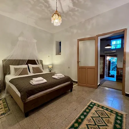 דירה George&michael Traditional House